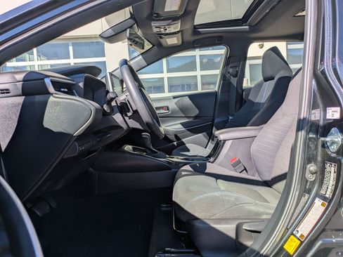 Used 2022 Toyota Corolla SE w/ SE Premium Package image 18