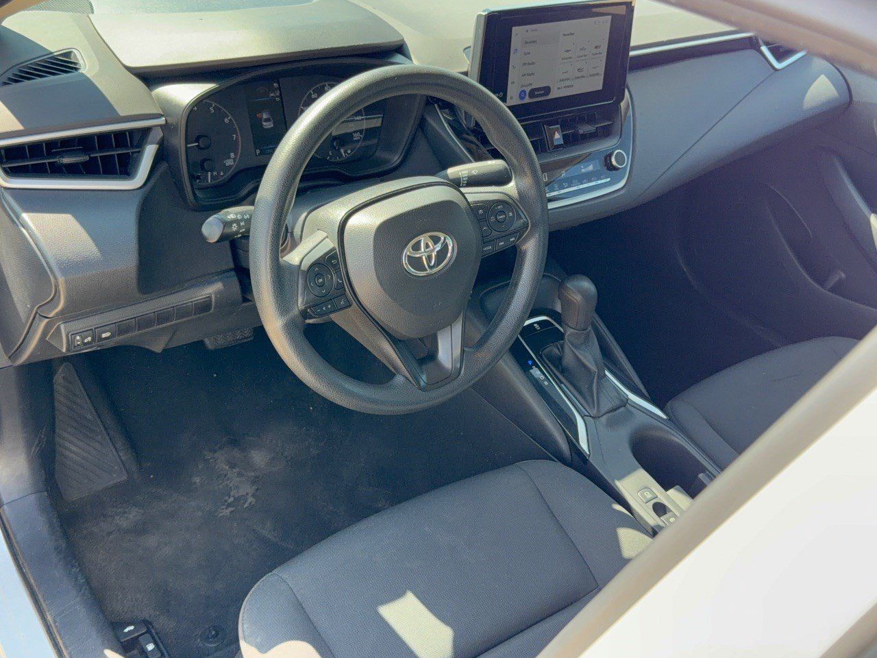 Used 2023 Toyota Corolla LE FWD image 4