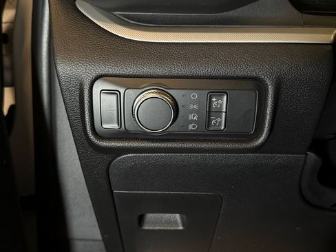 Used 2020 Ford Explorer XLT image 18