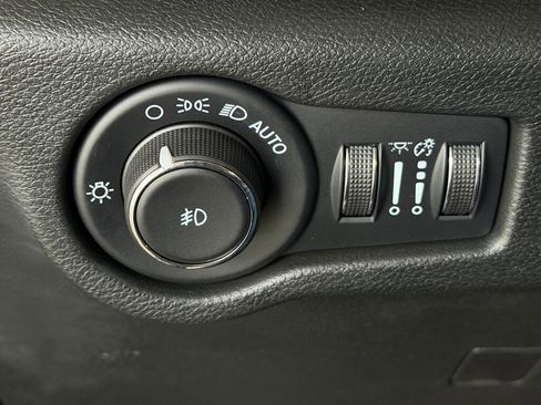 Used 2022 Chrysler Pacifica Touring-L w/ S Appearance Package image 17