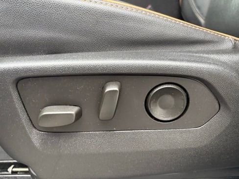 Used 2023 GMC Yukon AT4 image 30