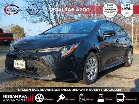 Used 2022 Toyota Corolla LE image 2