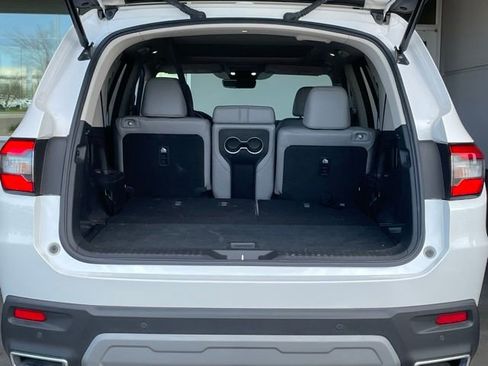 Certified 2025 Honda Pilot Touring image 18