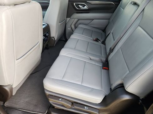 Used 2024 Chevrolet Suburban LT RWD image 29