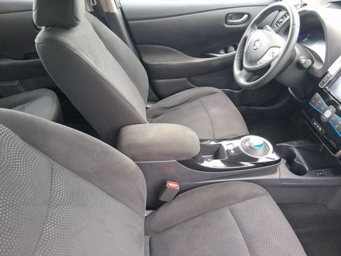 Used 2015 Nissan Leaf SV image 13