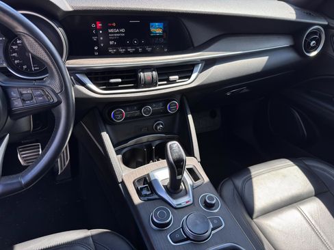 Used 2022 Alfa Romeo Stelvio Ti image 18