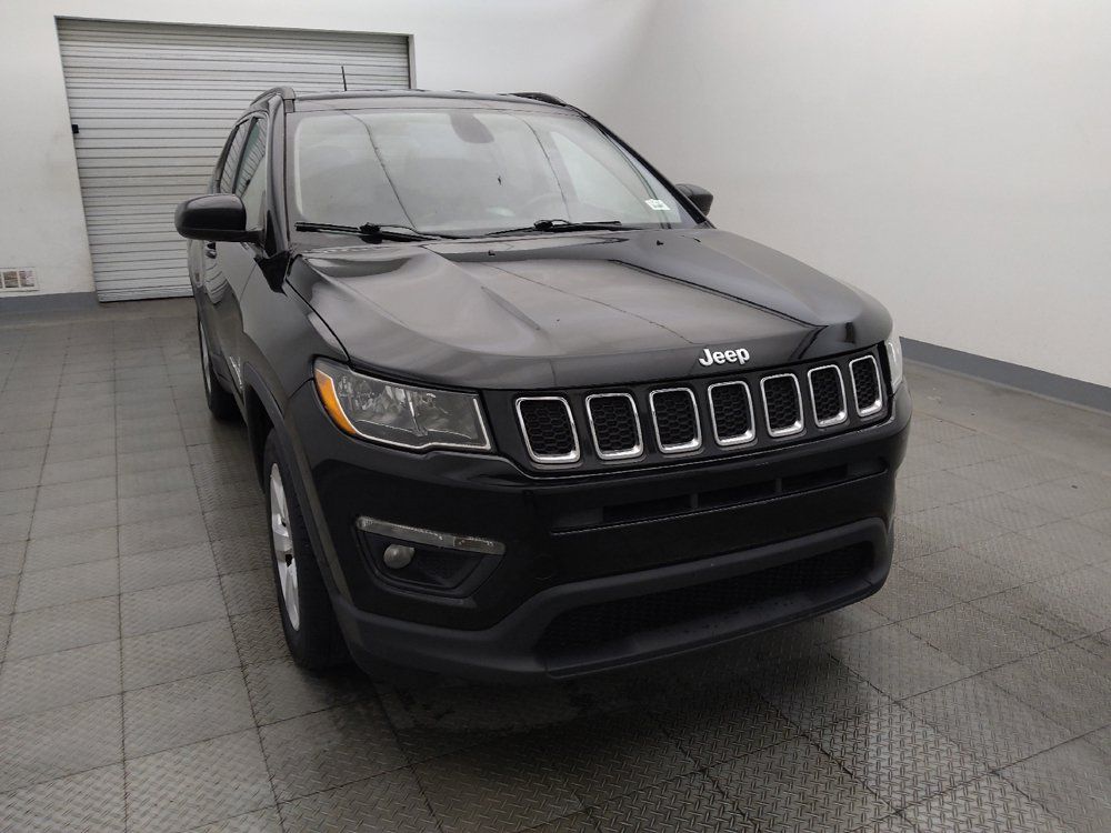 Used 2018 Jeep Compass Latitude FWD image 14