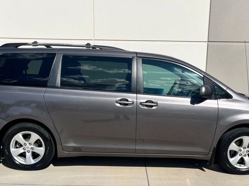 Used 2011 Toyota Sienna LE FWD image 8