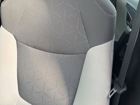 Used 2021 Toyota RAV4 XLE w/ Convenience Package image 10