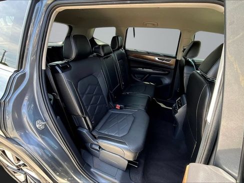 Used 2024 Volkswagen Atlas SE FWD image 26