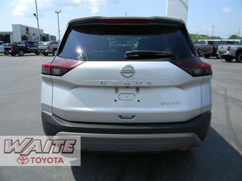 Used 2023 Nissan Rogue SV AWD/4WD image 3