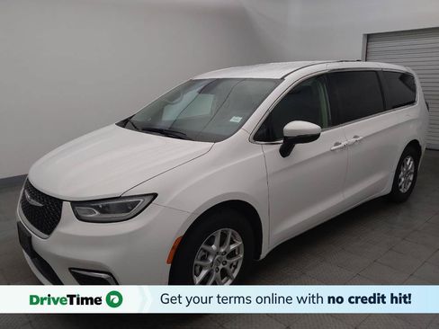 Used 2023 Chrysler Pacifica Touring-L FWD image 1
