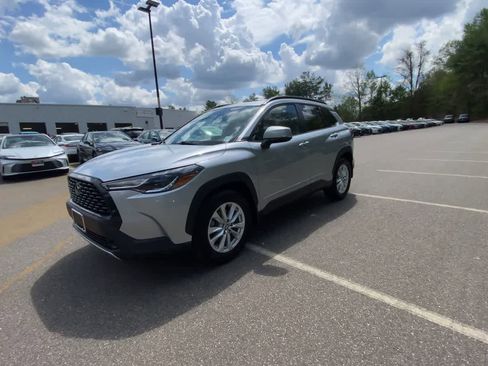 Certified 2023 Toyota Corolla Cross LE w/ Moonroof Package AWD/4WD image 4