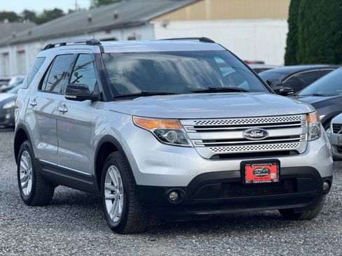 Used 2014 Ford Explorer XLT image 1