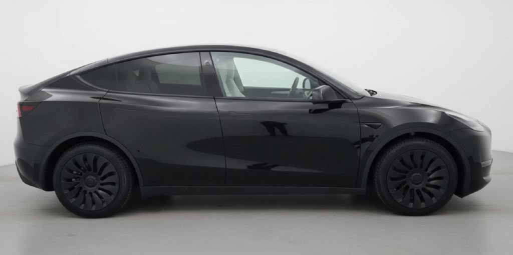 Used 2023 Tesla Model Y AWD image 5