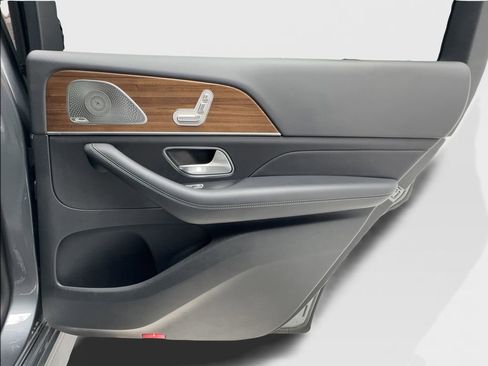 Used 2025 Mercedes-Benz GLS 450 4MATIC image 31