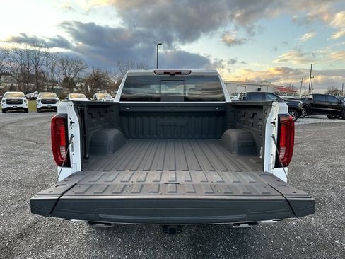 Used 2024 GMC Sierra 1500 AT4 image 7