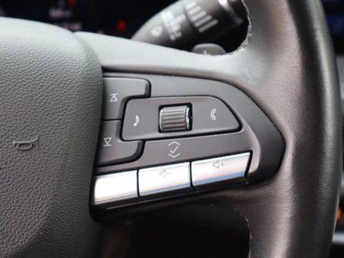Used 2025 Cadillac XT4 Premium Luxury FWD image 13