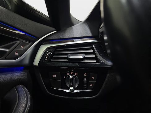 Used 2017 BMW 540i xDrive image 26