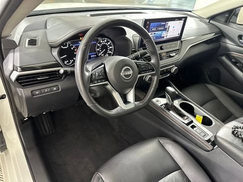 Used 2023 Nissan Altima 2.5 SR w/ SR Premium Package image 13