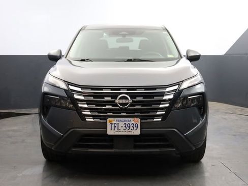 Used 2025 Nissan Rogue SV image 3