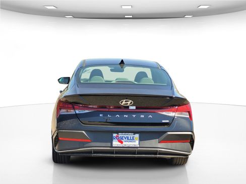 New 2025 Hyundai Elantra SEL image 10