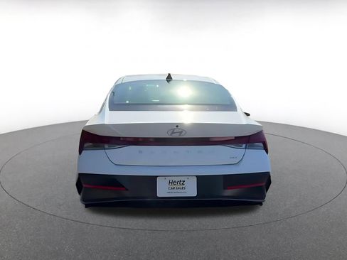 Used 2025 Hyundai Elantra Limited image 12