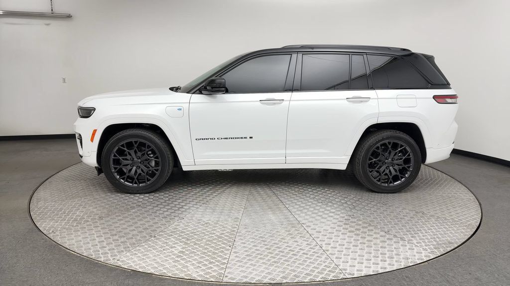 Used 2025 Jeep Grand Cherokee Summit w/ Advanced Protech Group IV AWD/4WD image 5