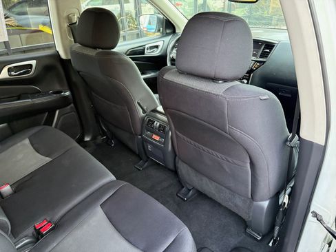 Used 2018 Nissan Pathfinder SV image 21