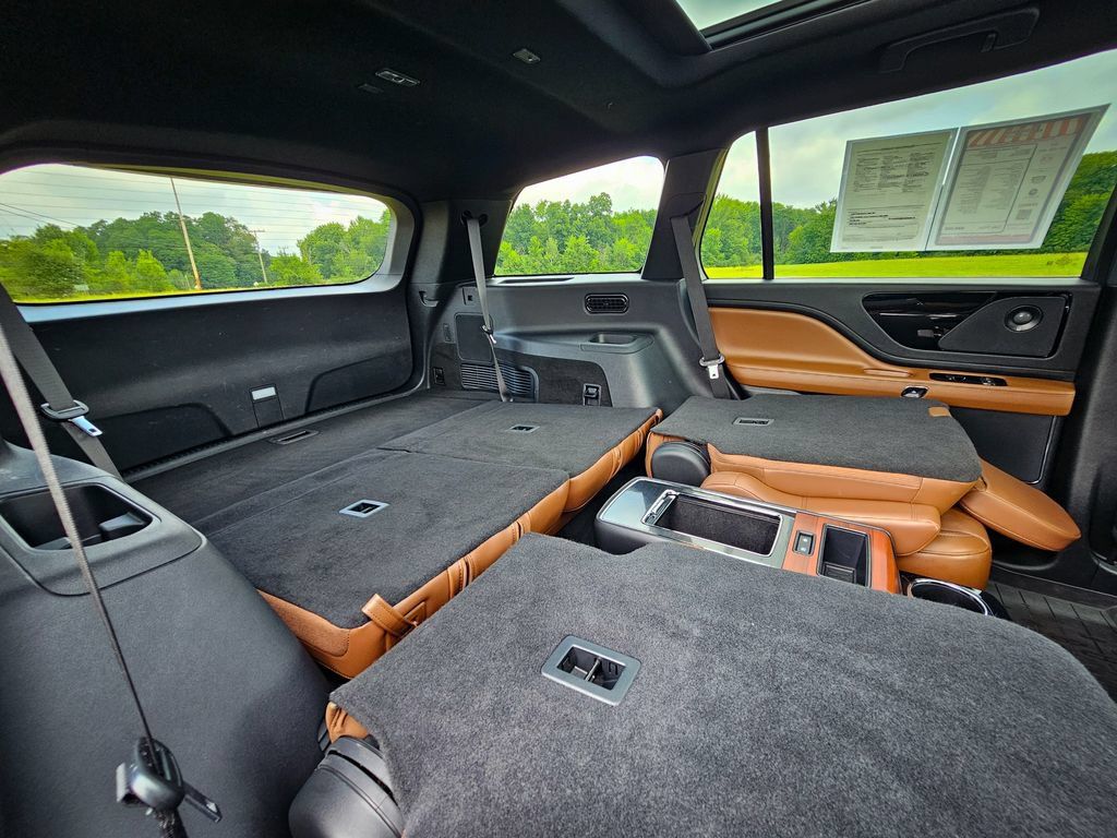 Used 2023 Lincoln Aviator Reserve w/ Equipment Group 201A AWD/4WD image 40