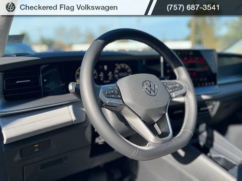 New 2026 Volkswagen Tiguan SE image 18