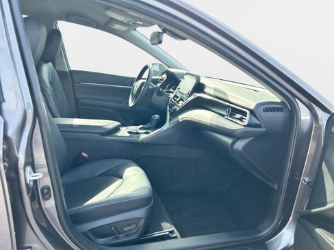 Used 2023 Toyota Camry XSE FWD image 14