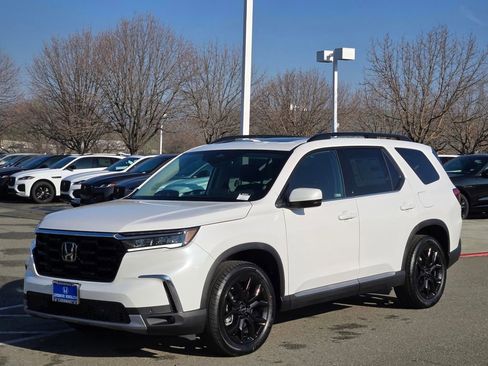 New 2025 Honda Pilot Touring image 8