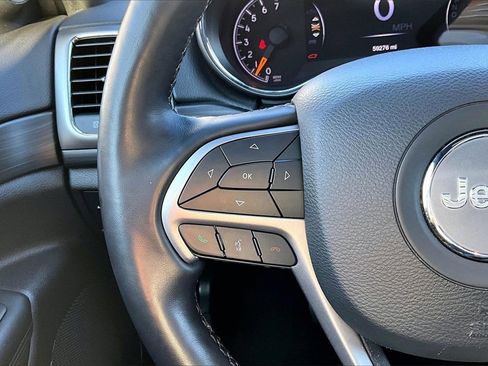 Certified 2022 Jeep Grand Cherokee Laredo X image 30