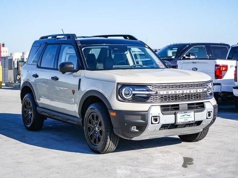Used 2025 Ford Bronco Sport Badlands AWD/4WD image 3