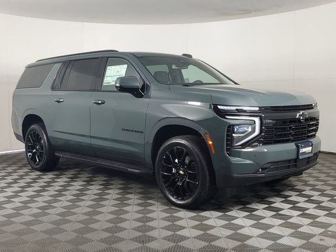 New 2026 Chevrolet Suburban RST image 2