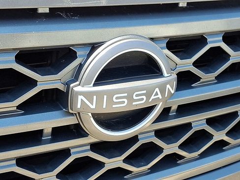 Used 2023 Nissan Frontier SV w/ Technology Package AWD/4WD image 10