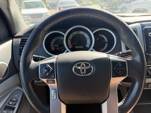 Used 2014 Toyota Tacoma PreRunner w/ SR5 Package RWD image 12