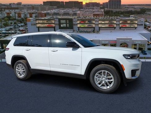 New 2025 Jeep Grand Cherokee L Laredo image 1