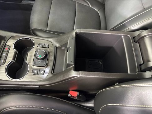 Used 2023 GMC Acadia SLT FWD image 39