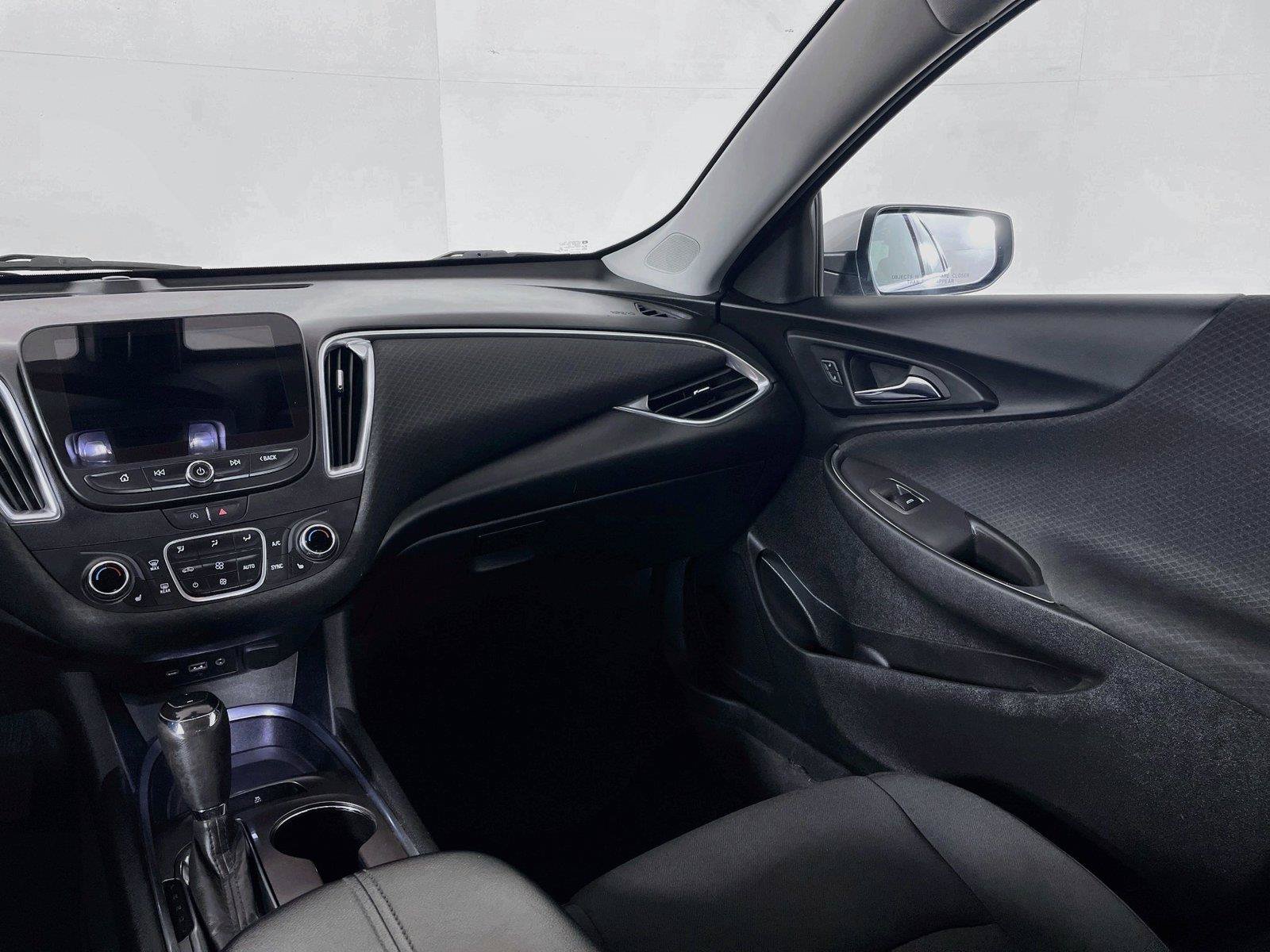 Used 2020 Chevrolet Malibu LT FWD image 23