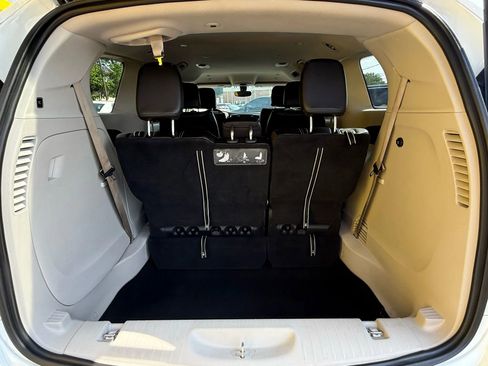 Used 2021 Chrysler Voyager Lxi image 28