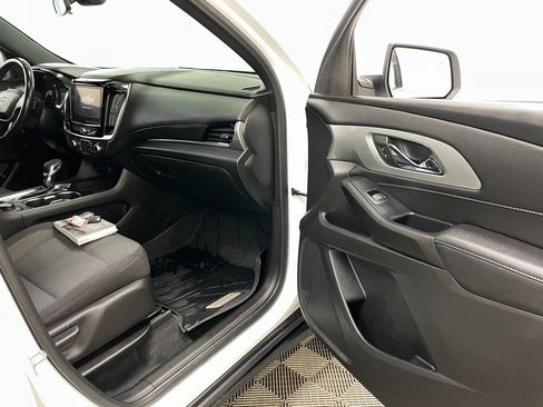 Certified 2022 Chevrolet Traverse LT image 36