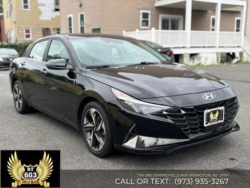 Used 2023 Hyundai Elantra Limited w/ Preferred Accessory Package FWD image 4