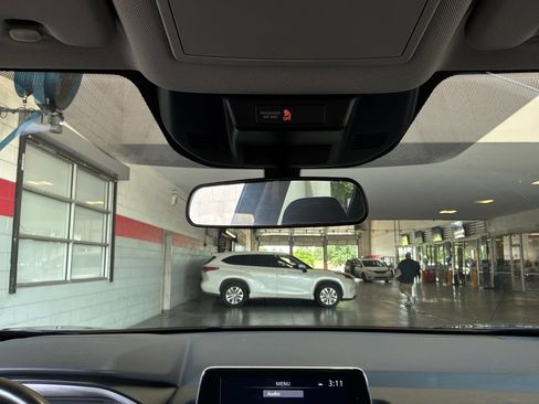 Used 2025 Nissan Rogue SV FWD image 18