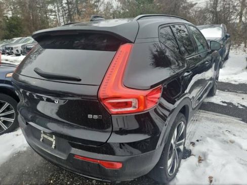 Certified 2023 Volvo XC40 B5 Plus w/ Climate Package image 9