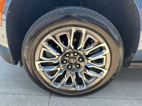 Used 2025 GMC Yukon XL Denali Ultimate w/ LPO, Floor Liner Package image 6