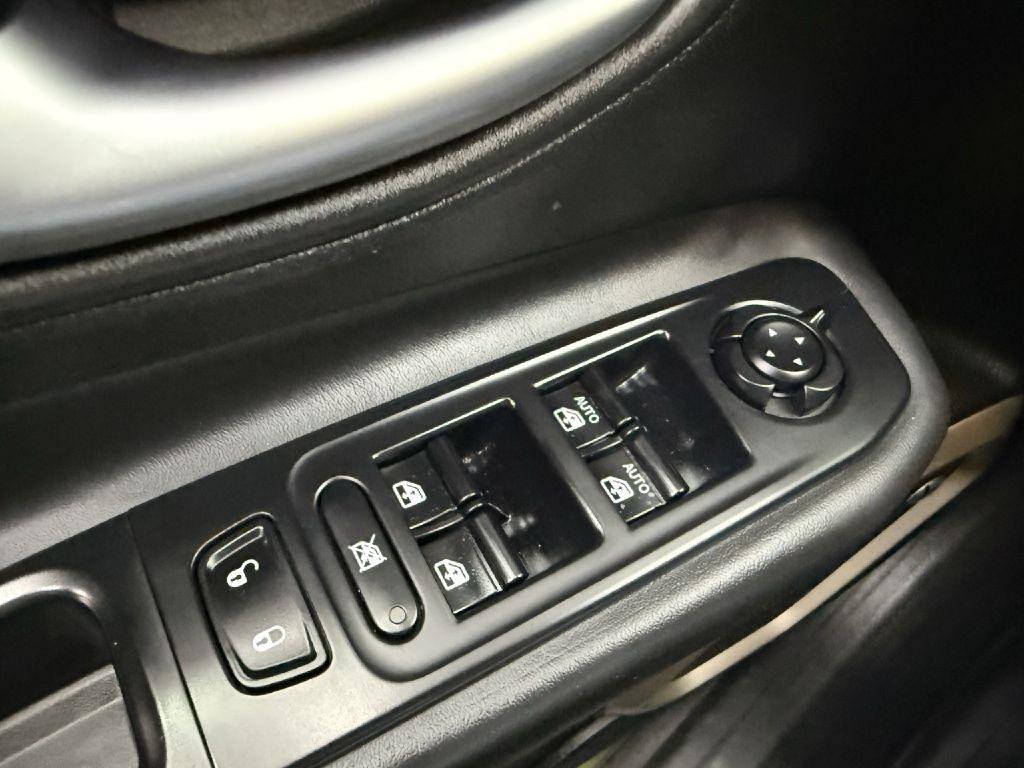 Used 2016 Jeep Renegade 75th Anniversary AWD/4WD image 11