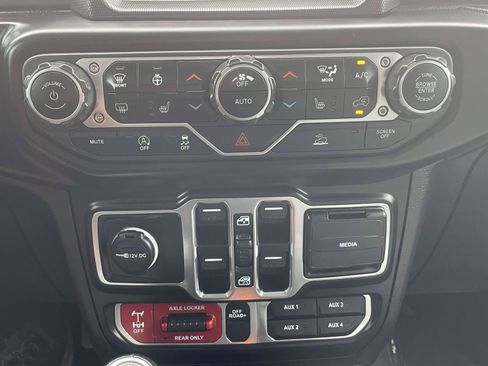 Used 2023 Jeep Gladiator Mojave w/ LED Lighting Group AWD/4WD image 31
