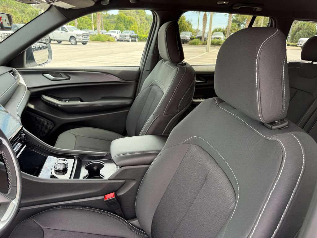 New 2027 Jeep Grand Cherokee Laredo AWD/4WD image 20